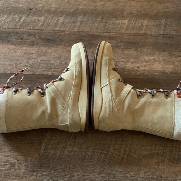 Chaco Boots.  Size 8.  Very good condition - Picture 5 of 10